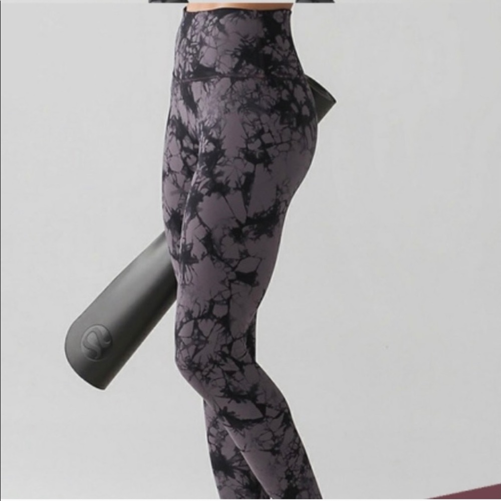 Lululemon Wunder Under Leggings (size 2)